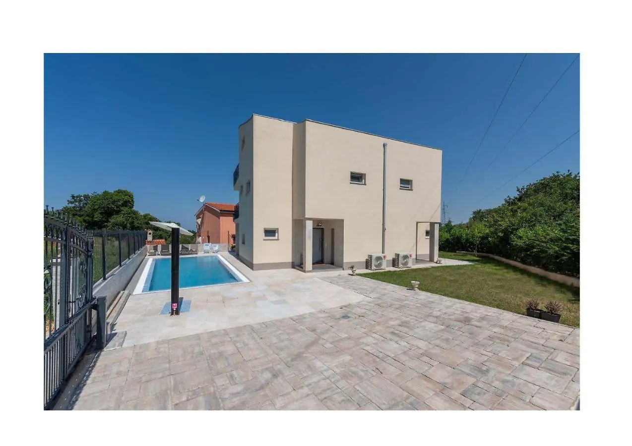 Villa Ventitre, Privatpool,Meersicht, Nahe Porec- Strand Neu Mugeba